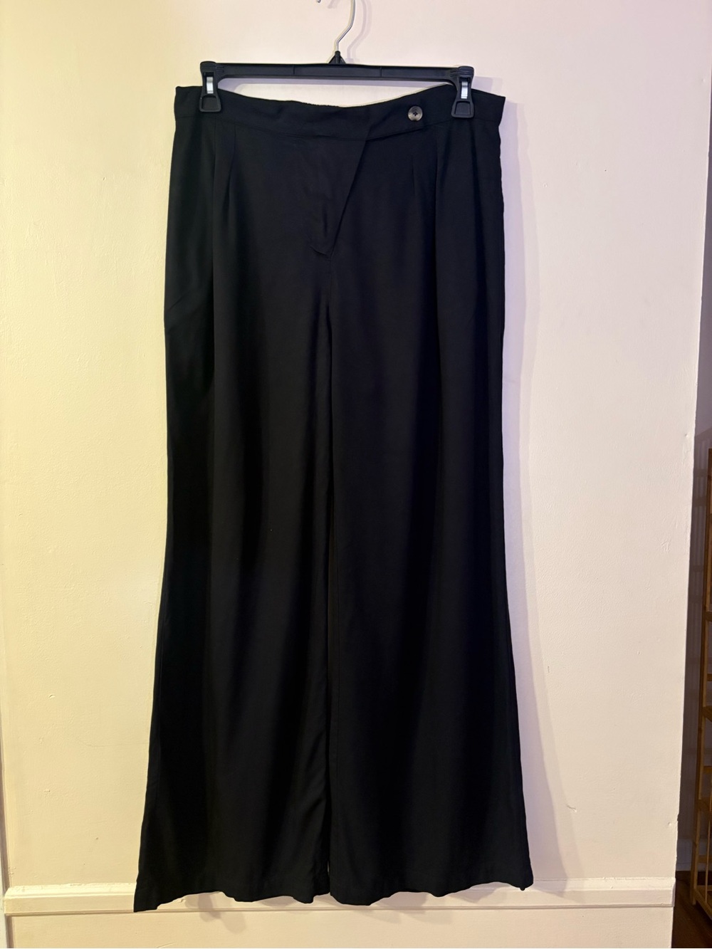 The Pyramid Collection Black Wide-Leg Trousers size large